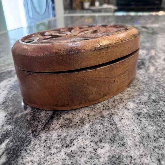 Vintage Hand Carved Potpourri or Trinket Box - Picture 7 of 9